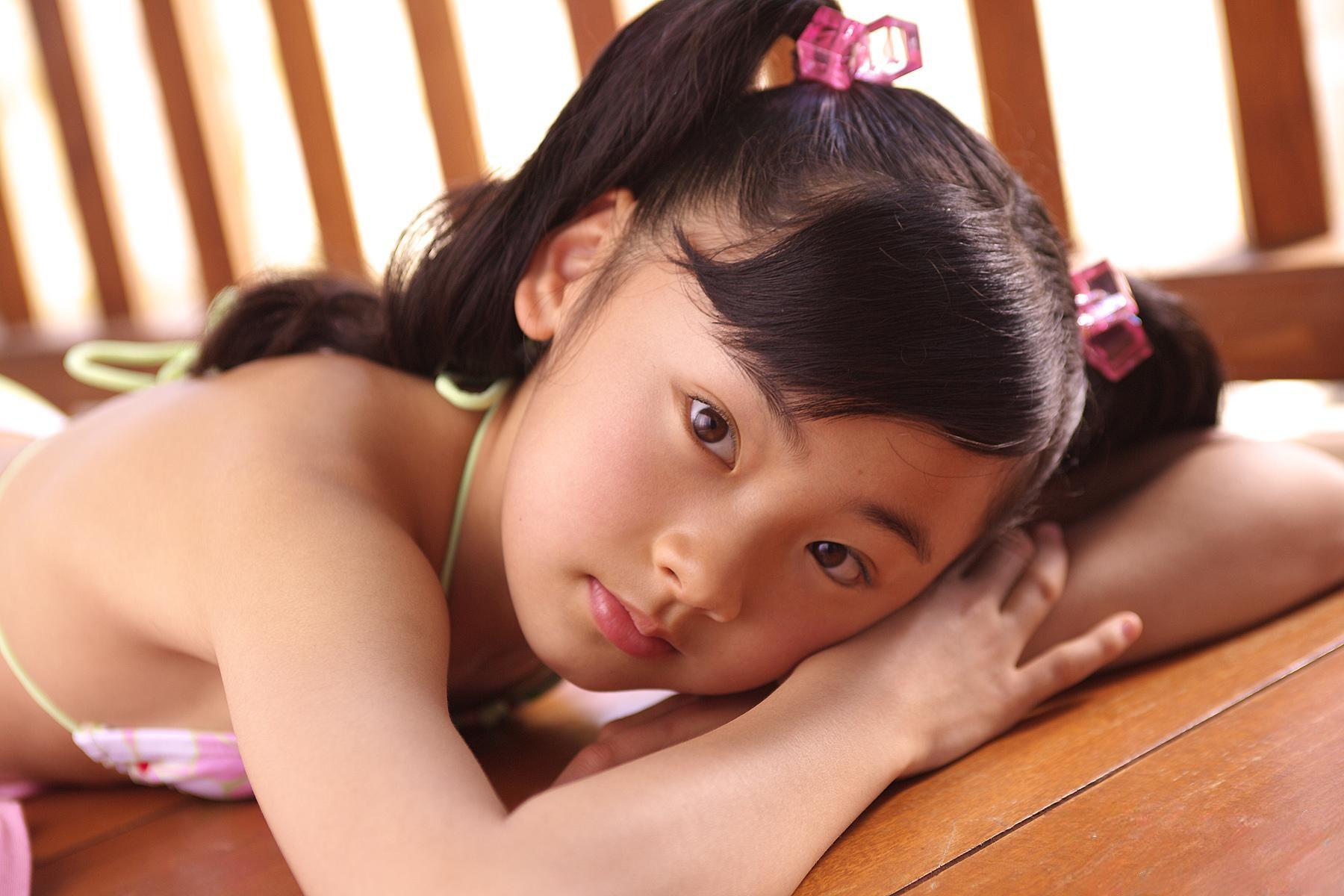 《金子美惠写真大全》第一卷-螃蟹最爱横着走